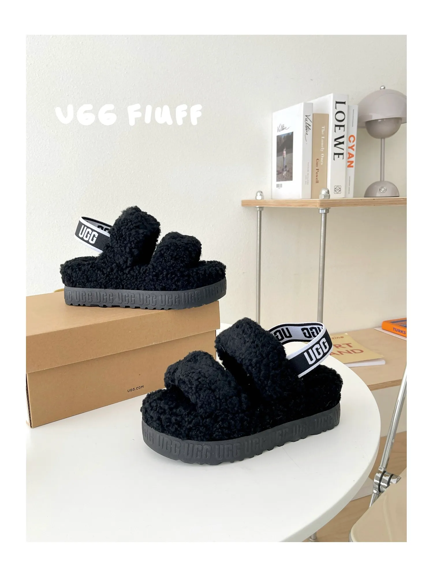 💰440 UGG sheepskin all-in-one snow boots 0876 new autumn and winter style Zhou Dongyu's same style furry slippers Product name: Ovlafita, Longfeng Teddy fur muffin bottom slippers, new at the counter simultaneously It is an upgraded version of the classic oh yeah sandals, the corrugated sheepskin material is used to make it more fashionable and cool, the heel strap is the highlight of the entire design, the muffin bottom visually increases, good news for small sisters, large quantities in stock Code number: 35-41 Color: white, gray, black, pink, army green, maroon